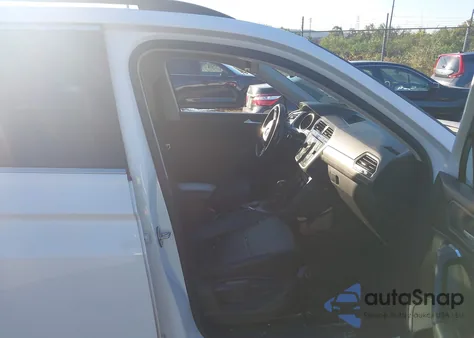 2019 Volkswagen Tiguan 2.0T Se/2.0T Sel/2.0T Sel R-Line/2.0T Sel R-Line Black z USA, uszkodzony, nr VIN 3VV2B7AX9KM059265